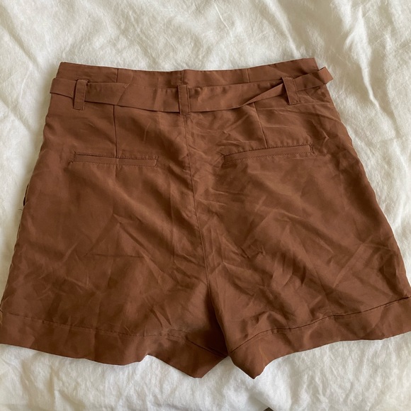 Divided by H&M Paperbag Waist Shorts - Picture 3 of 6